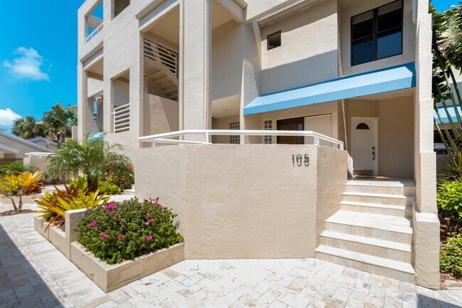 Building Photo - 722 Pinellas Bayway S