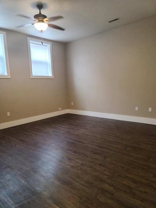 Foto del edificio - 2212 E 12th St