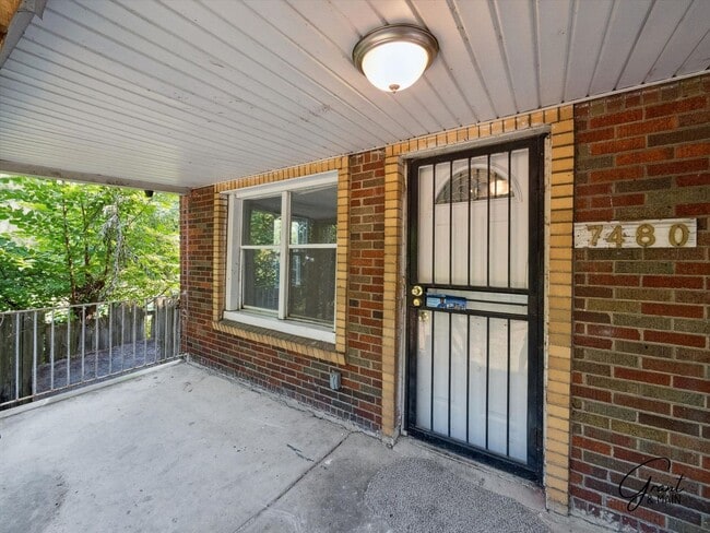 Building Photo - $1200 3 bedroom bungalow