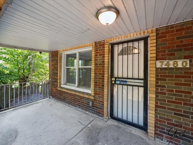 Foto del edificio - $1200 3 bedroom bungalow