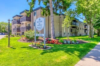 Building Photo - Lakeside Gardens Apartments