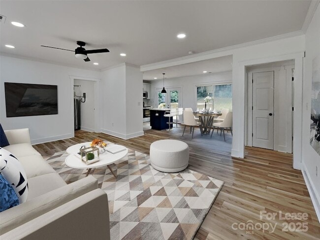 Building Photo - 2633 Brentwood Pl