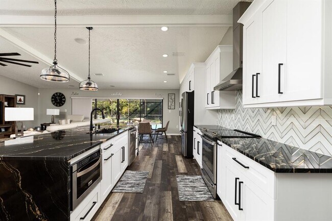 Building Photo - 7487 River Country Dr