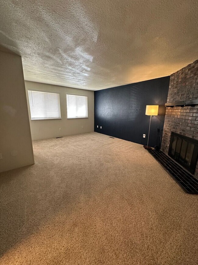 Foto del edificio - Beautiful 3 Bedroom, 2 Bath Home with One-Car Garage & Storage Shed in Kennewick