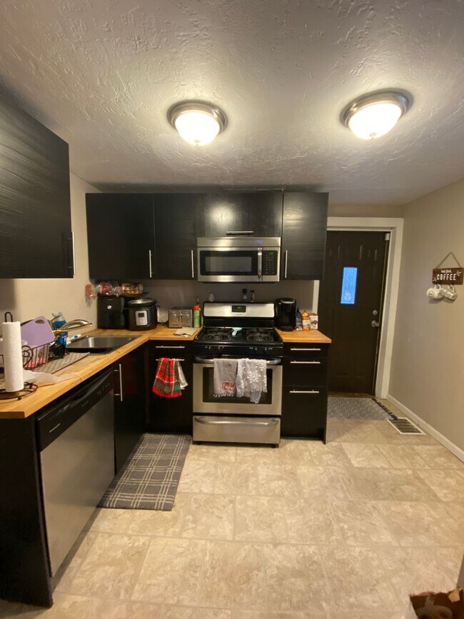 Foto del edificio - AVAILABLE MAY 2026  - 2 Bedroom Home in Mt Washington w/ Fenced In Yard!