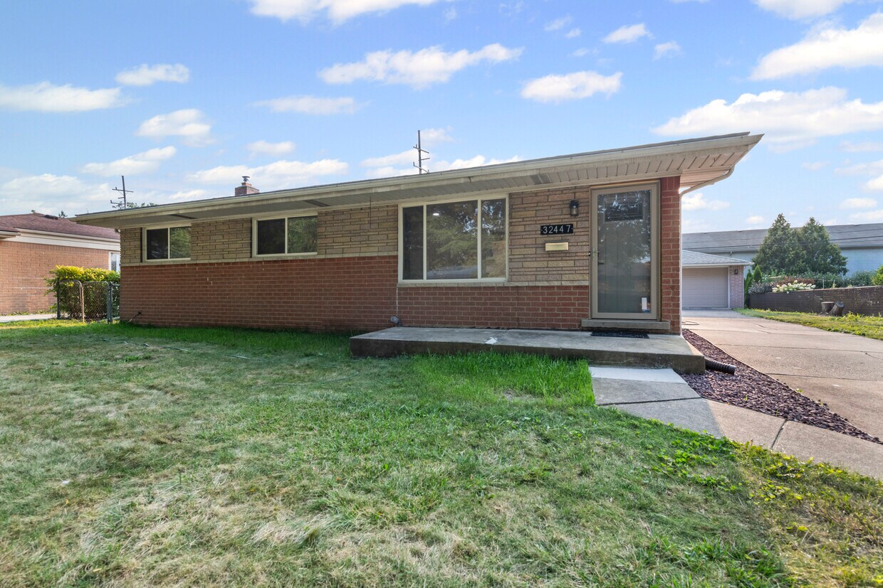 Foto principal - 32447 Hawthorne Dr