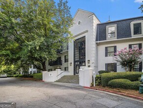 Building Photo - 3307 Pine Heights Dr NE