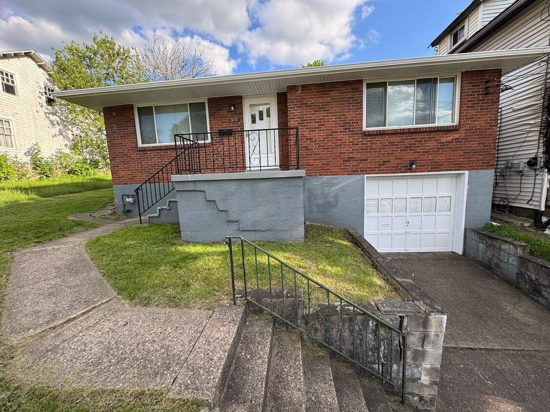 Primary Photo - Updated 2-Bedroom 1-Bath Ranch House, GORG...