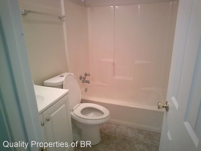 Building Photo - 2 br, 1 bath House - 2331 Elm Park Dr
