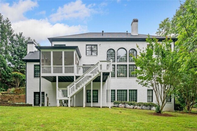 Building Photo - 882 Hallbrook Ln