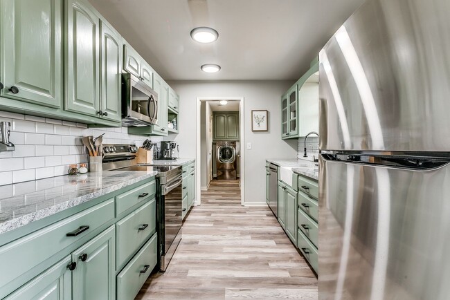 Building Photo - 1.5 acres with 3 bedroom 2.5 bath house AN...