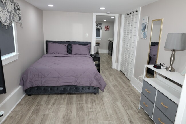 The bedroom. - 4119 Lasalle St