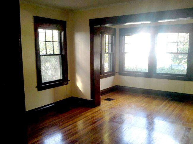 Building Photo - 180 Claremont Ave