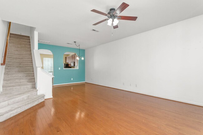 Foto del edificio - **Charming 2/2.5 Burlington Townhome**