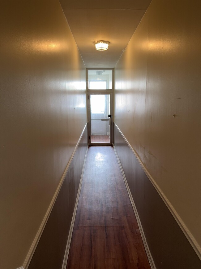 Building Photo - 998 Broadway