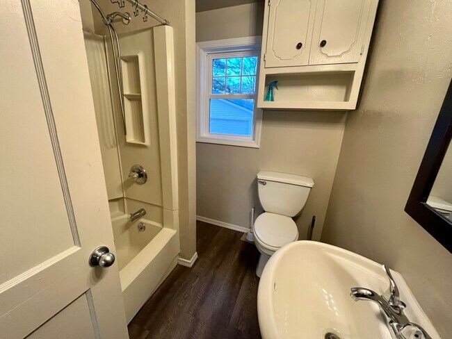 Foto del edificio - 13496 Velp Ave