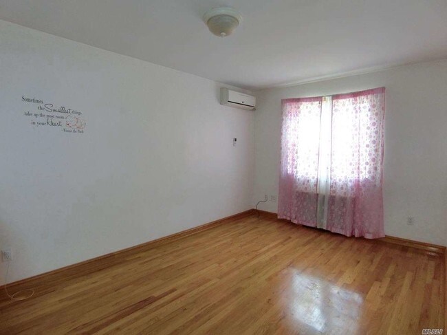 Foto del edificio - 153-38-15376 76th Rd