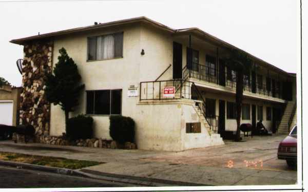 Foto principal - 1208 W 103rd St