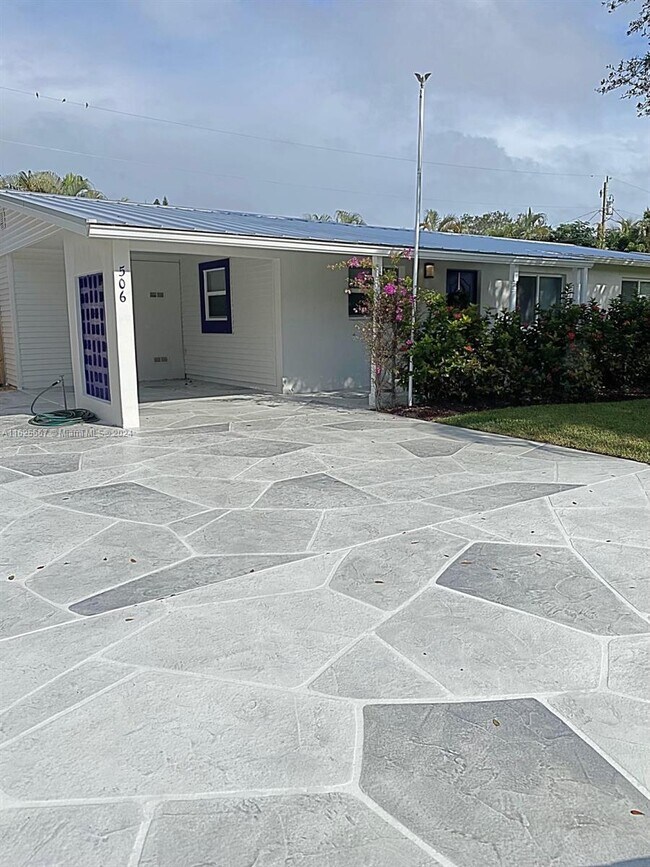 Foto del edificio - 506 SW S Riverpoint Dr