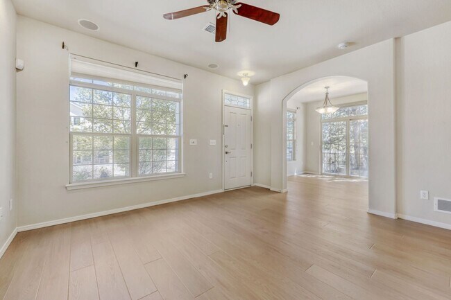 Foto del edificio - 3 Bed 3 Bath Townhouse in Westminster