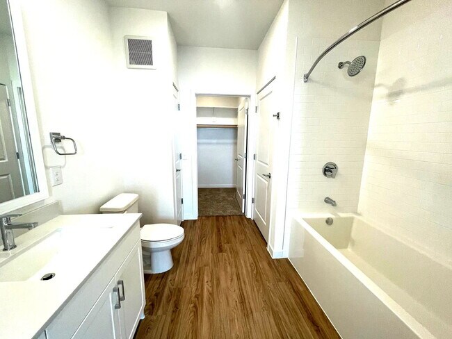 Foto del edificio - 1101 Abbeyglen Castle Dr