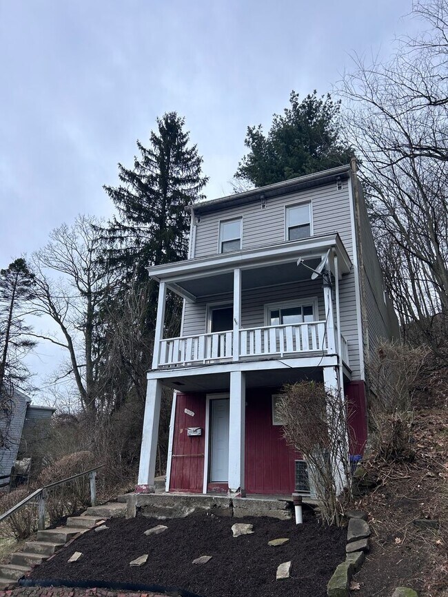 Foto del edificio - 2 Bedroom Home with bonus room !