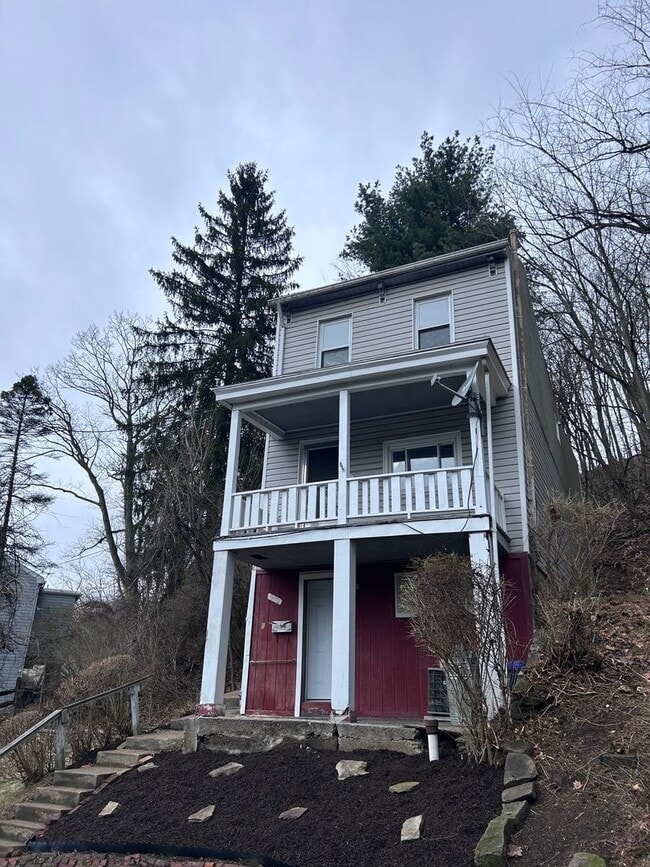 Photo - 2 Bedroom Home with bonus room !