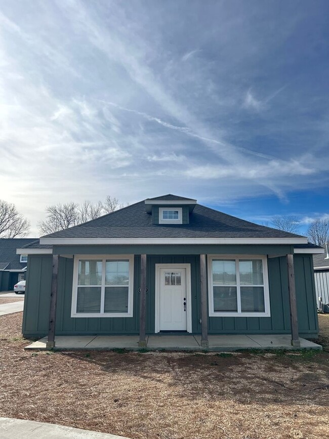 Building Photo - 1331 W Deane St