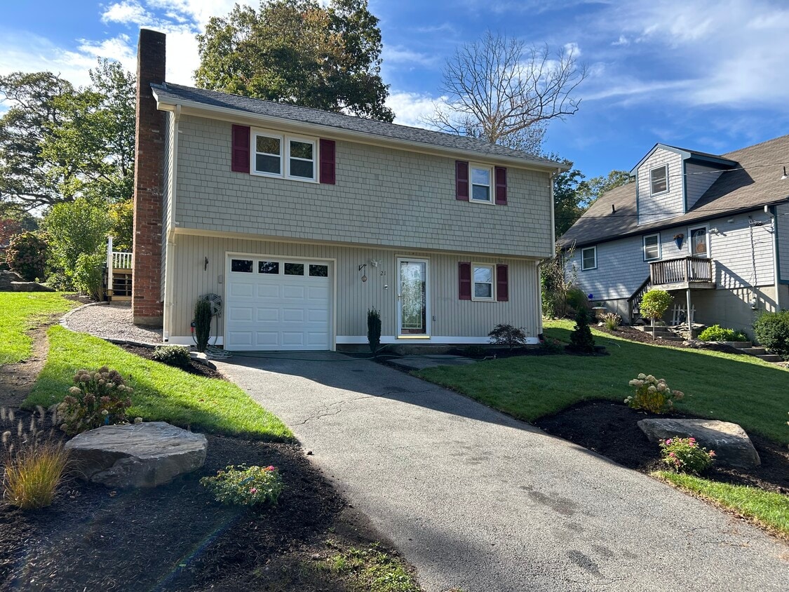 Primary Photo - 21 Spindrift Dr