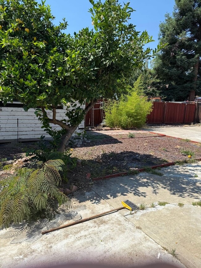 Building Photo - $3,700 / 4 BR - Comfortable 3-Bedroom Fremont Rental in Prime East Bay Location!