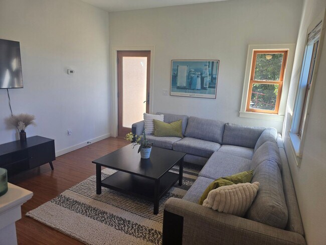 Building Photo - Beautiful ADU Unit Available ....
