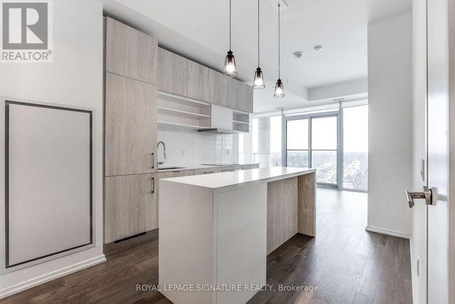 Photo du bâtiment - 8 Hillsdale Ave E