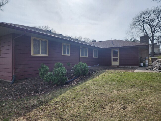 Foto del edificio - 6404 Cottage Grove Rd