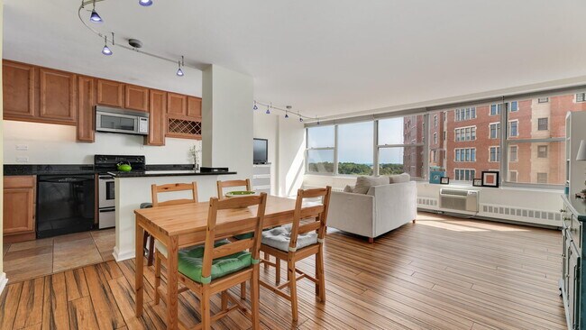 Foto del edificio - 3900 N Lake Shore Dr