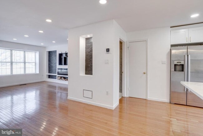 Foto del edificio - 5809 Waterdale Ct