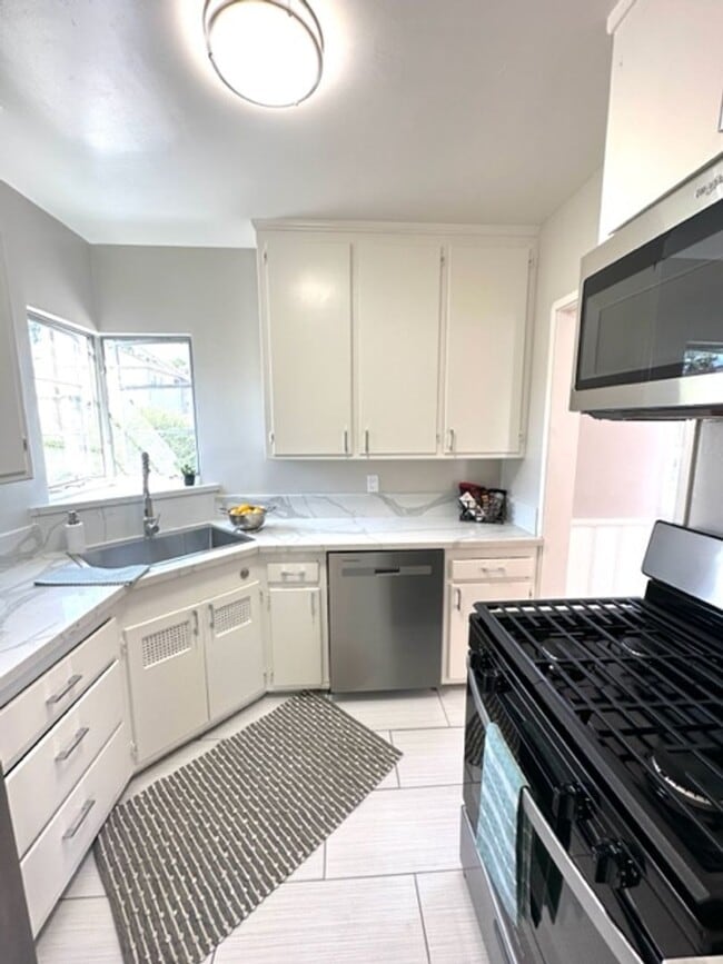 Building Photo - Stand Alone- No Shared Walls - 1 bedroom- ...