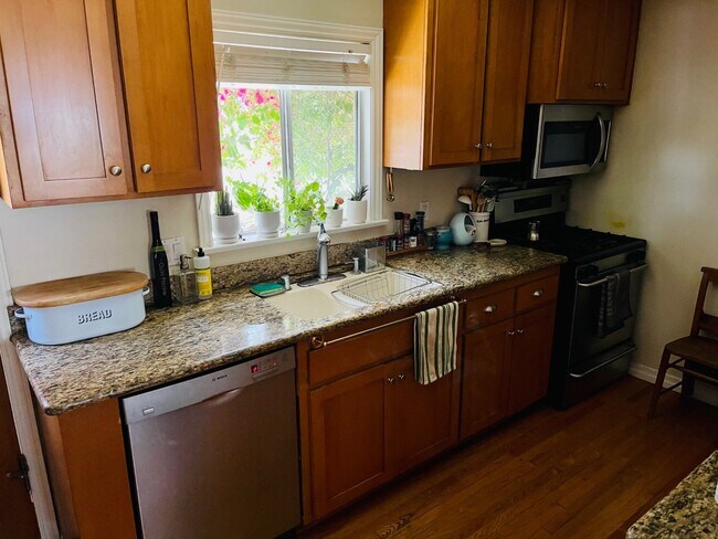 Kitchen - 640 8th Plz