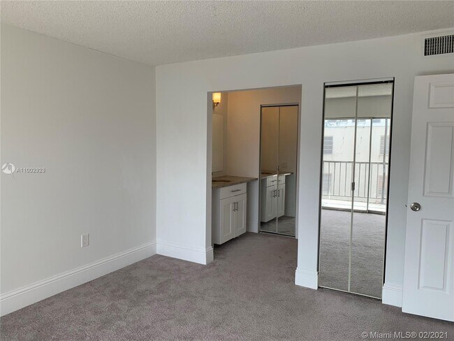 Foto del edificio - 1250 NE 125th St