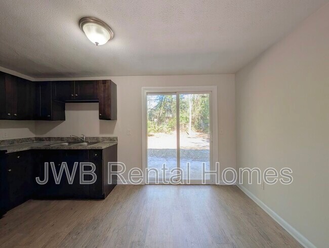 Building Photo - 655 8th St W