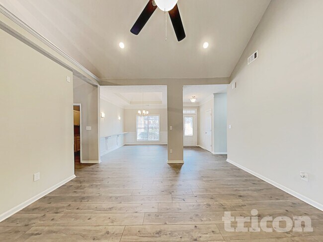 Foto del edificio - 295 Wisteria Blvd