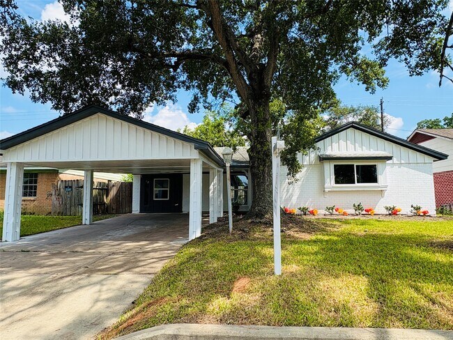 Foto del edificio - 3726 Heatherbrook Dr