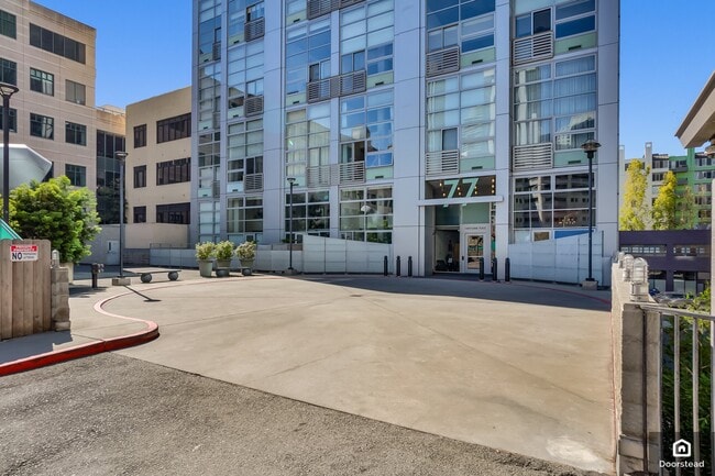 Building Photo - 77 Dow Pl