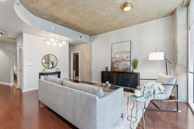 Building Photo - AVAILABLE NOW. 9th Floor of Encore Bldg Downtown Nashville. One Bed One Bath. Resort style amenit...