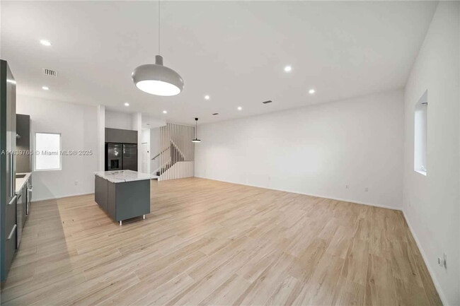 Foto del edificio - Northwest 9th Court, Miami, FL 33127 - 5 BR 3 BA townhouse