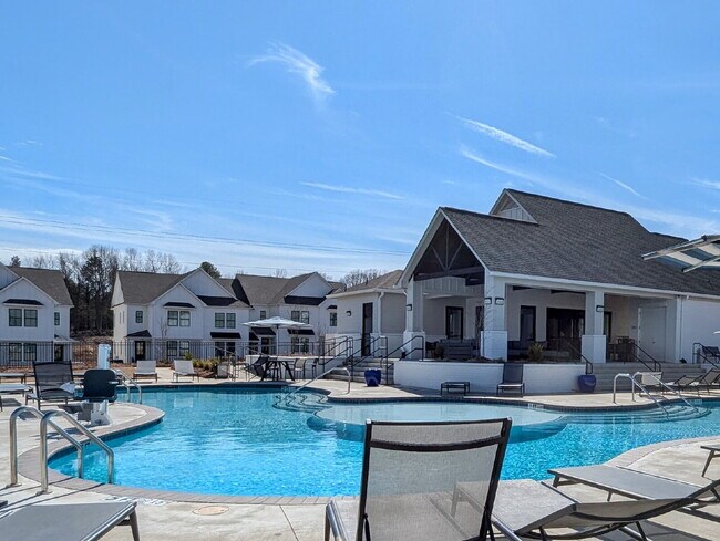 Foto del edificio - 353 Commonwealth Blvd