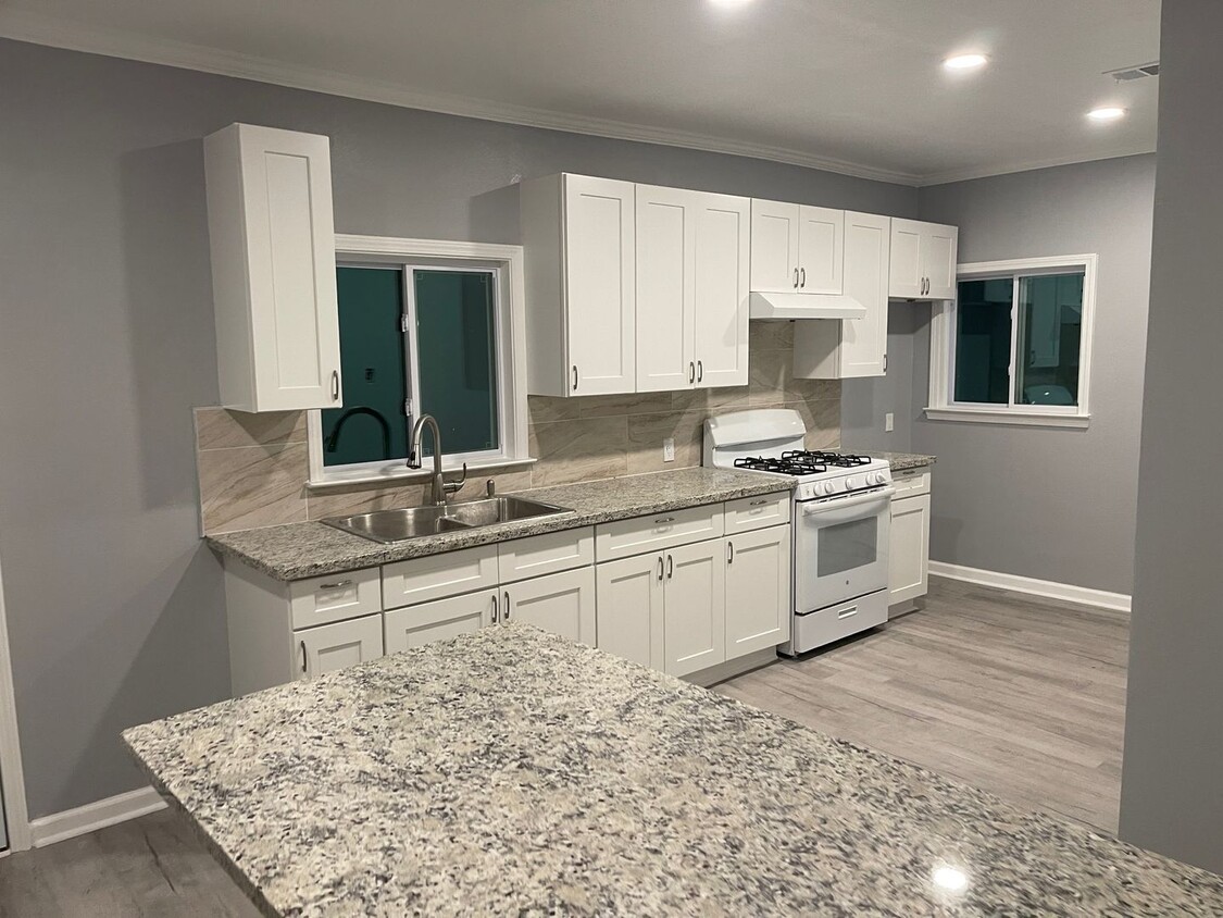 Primary Photo - 3 bedrooms 2 baths - Only $1500 Per Month