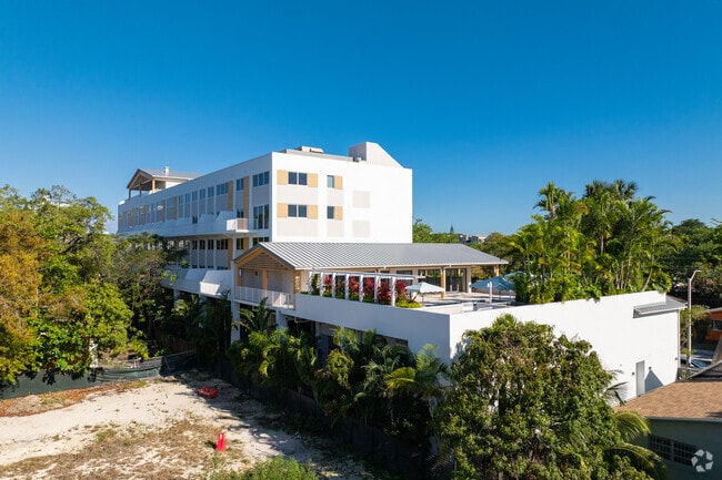 Building Photo - ELEMI