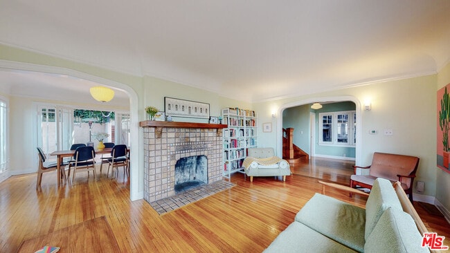 Foto del edificio - 3627 Crestmont Ave