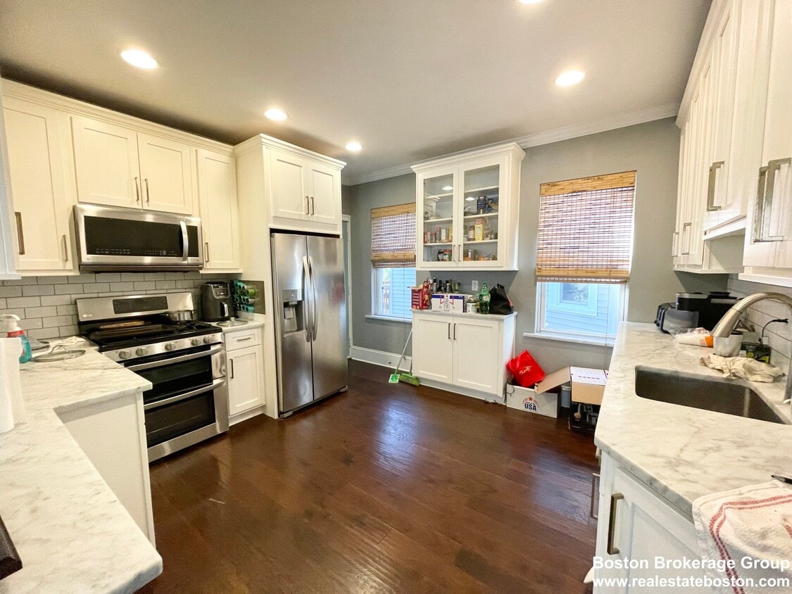 Primary Photo - 10 Taft St