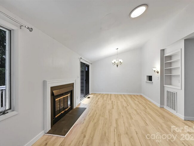 Foto del edificio - 71 Hollybrook Dr